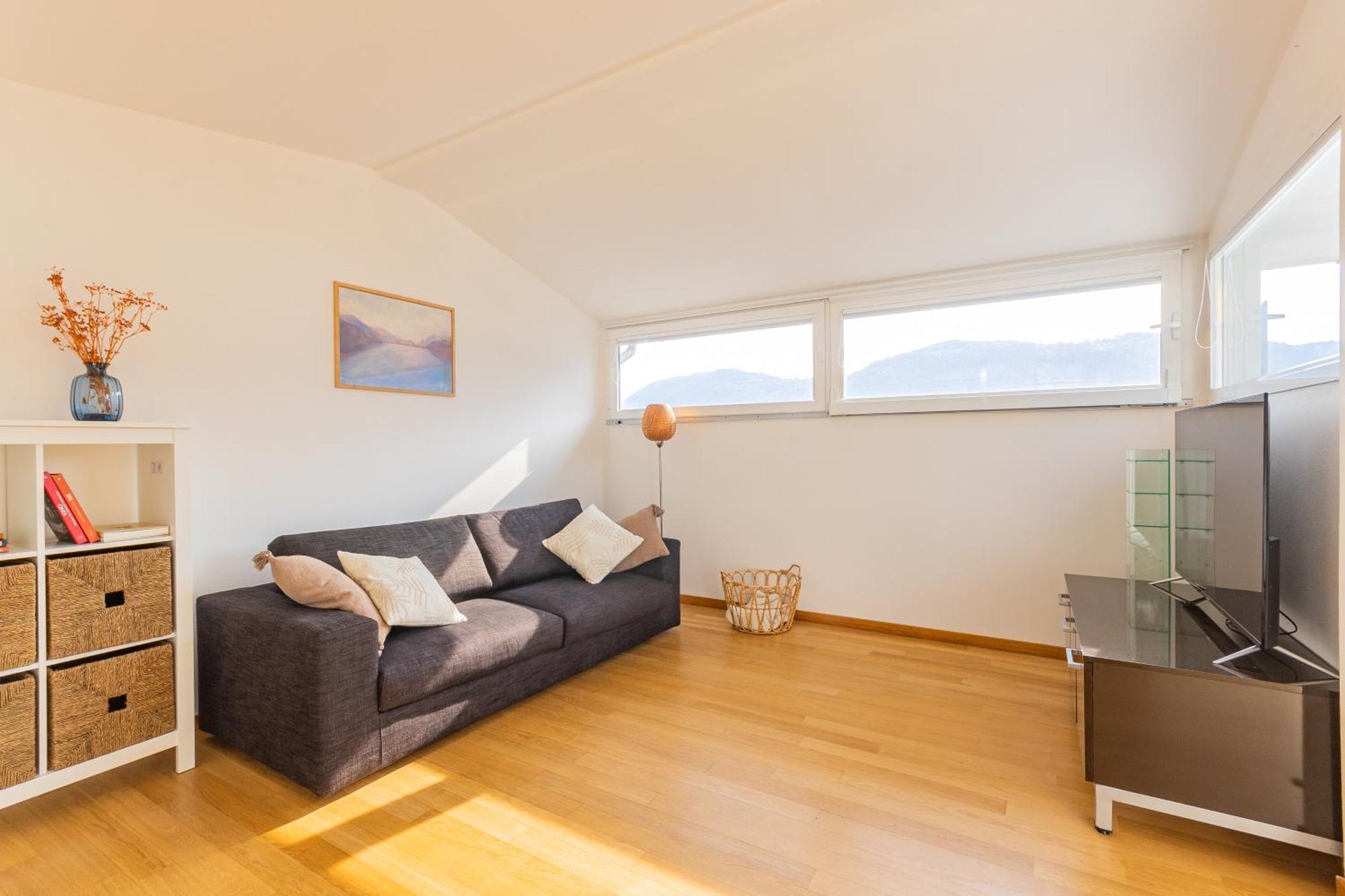 Апартаменты Casa Madlen - Bright Attic With Marvelous View Кампионе-д'Италия Экстерьер фото